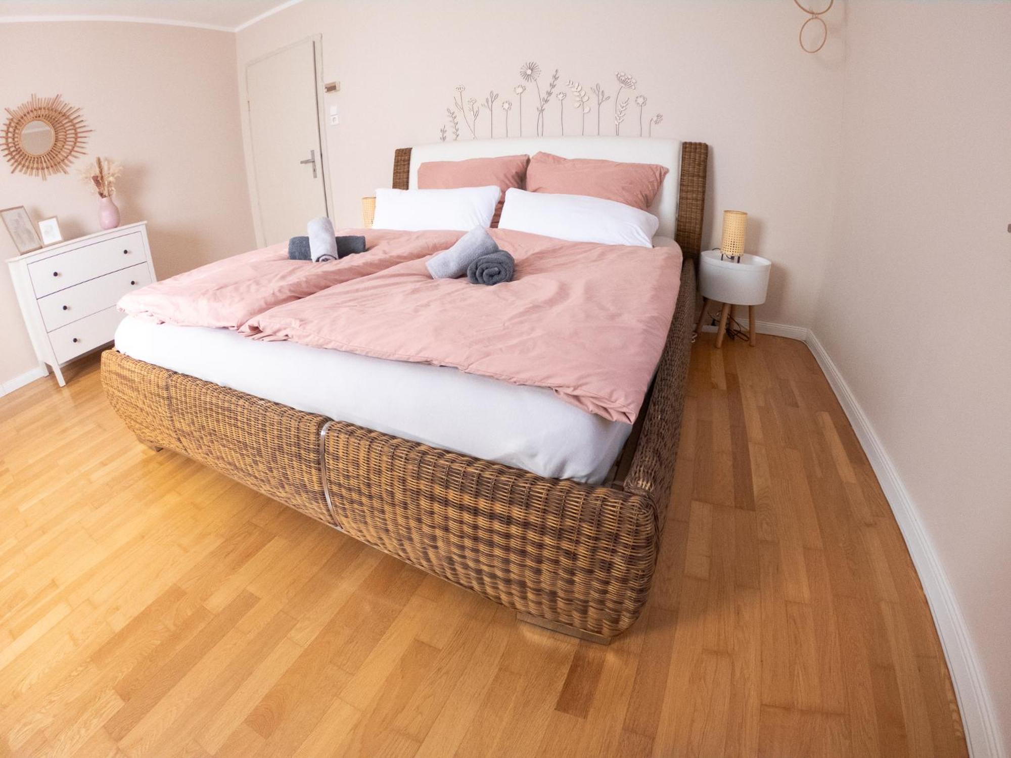 Happybnb Apartment Mit Sonniger Terrasse Lochgau Экстерьер фото
