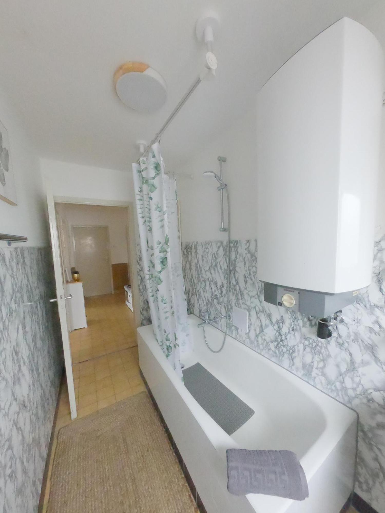 Happybnb Apartment Mit Sonniger Terrasse Lochgau Экстерьер фото